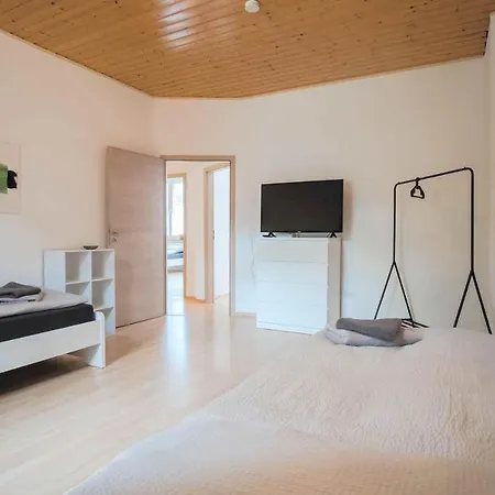 Apartment Modern & Spacious In
