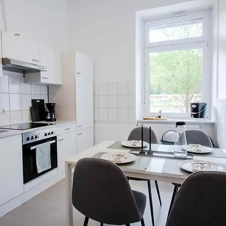 Modern & Spacious In Apartment